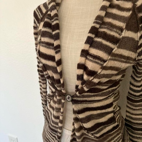 sweater - Picture 2 of 5